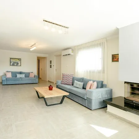 W1 Kavala