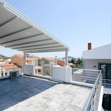 W1 Kavala