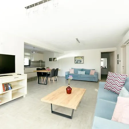 W1 Apartment *